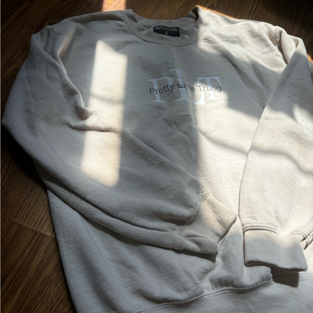 Pretty little thing crewneck